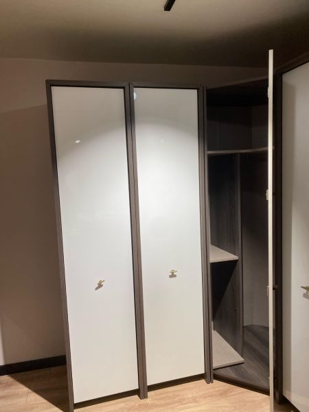 Outlet Atlas Giyinme Odası