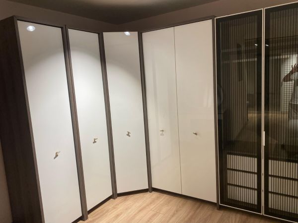 Outlet Atlas Giyinme Odası
