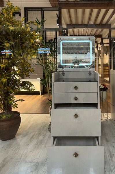 Çok Amaçlı Takı ve Makyaj Dolabı