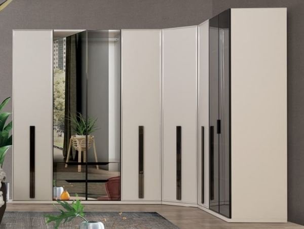 Falcon Giyinme Odası