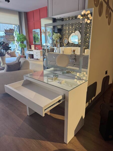 Ikea Makyaj Masası